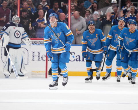Broberg breaks tie on 3rd-period power play, Blues top Jets 2-1