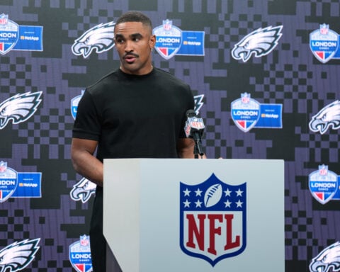 NFL defends Eagles medical staff after Jalen Hurts played in London game with blood clot