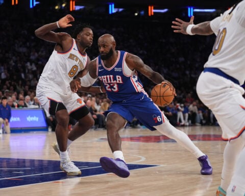LeBron James talks smack with Knicks fans, drops 14 points in victorious 76ers debut
