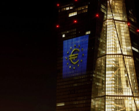 Bond selloff revives debate about euro zone banks' 'doom loop'