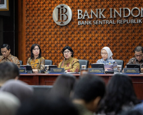 Indonesia's central bank keeps main rate unchanged, hikes deposit facility rate