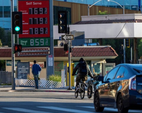 US aims to loan about a third of heating oil reserve in bid to tame prices