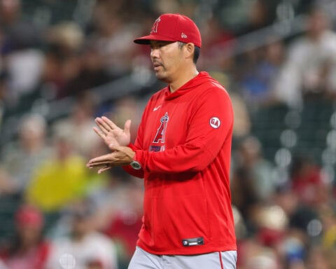 Angels fire manager Kurt Suzuki after losing 100 games in his only season