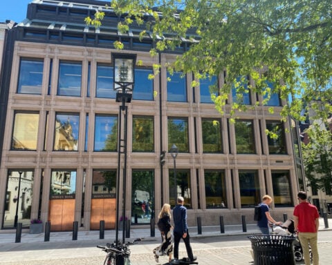 Norway wealth fund slightly cautious on equities, tech companies