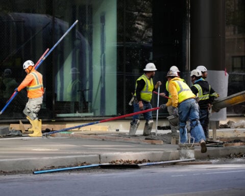 US jobless claims fell to 194,000 last week, lowest since July