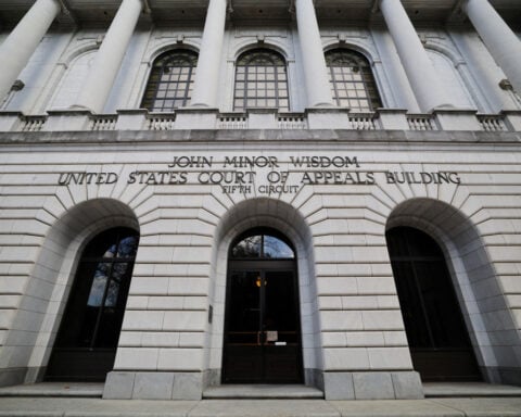US ban on switchblades is unconstitutional, appeals court rules