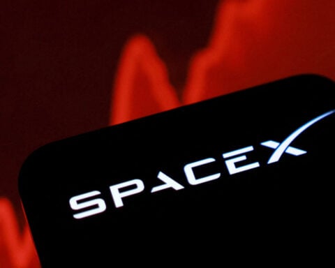 SpaceX seeks access to 80,000 US cell sites for wireless network, Bloomberg News reports