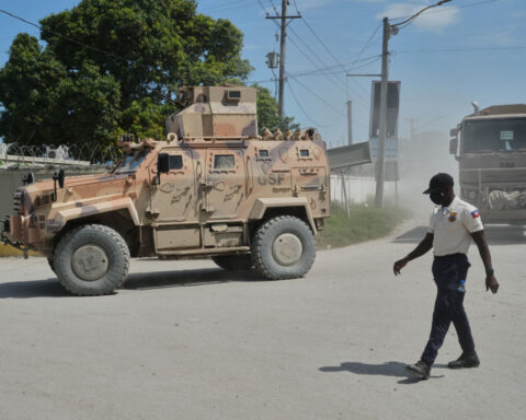 El Salvador sends troops to Haiti to rescue four service members
