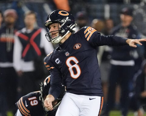 Caleb Williams throws 2 TD passes as the Bears beat Drake Maye and the Patriots 30-24