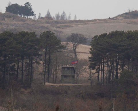 South Korea proposes talks with North Korea on land border again