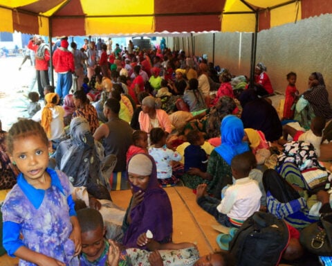 Fighting in Ethiopia border town kills nine, thousands flee to Kenya