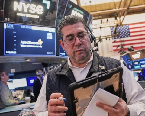 Wall Street loses ground under pressure from rising oil prices
