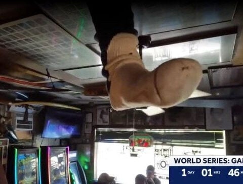 Prosthetic leg of '82 Brewers manager hangs in Milwaukee bar