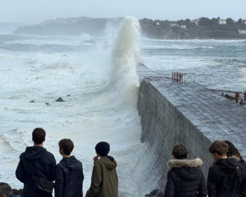 Storm causes power outages and traffic disruptions in France and Britain