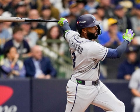 Brewers withstand Rays' comeback attempt to win 3-2 in Game 1 of World Series