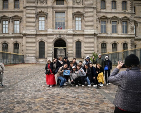 Mona Lisa off limits as Paris shuts museums over protest fears
