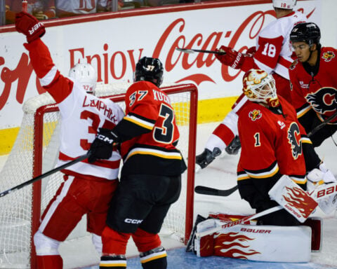 Flames beat the Red Wings 4-1 for their 3rd straight victory