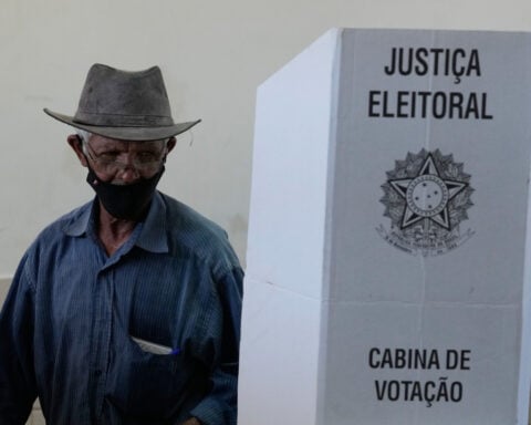 The Latest: Brazilians choose between Lula and Flávio Bolsonaro in presidential runoff