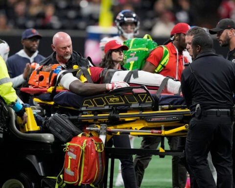 A week after frightening injury, Falcons rookie Daniels comes up big in win over 49ers