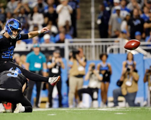 Lions beat Packers 20-17 on last-play field goal to bail out Dan Campbell's failed 4th-down gamble