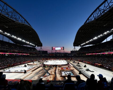 Canadiens hold off the Jets 2-1 outdoors in the NHL Heritage Classic