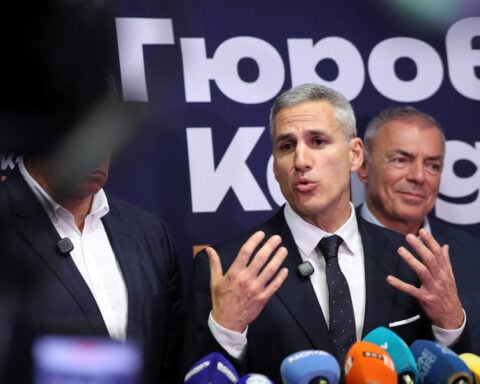 Bulgaria heads to presidential runoff after close vote