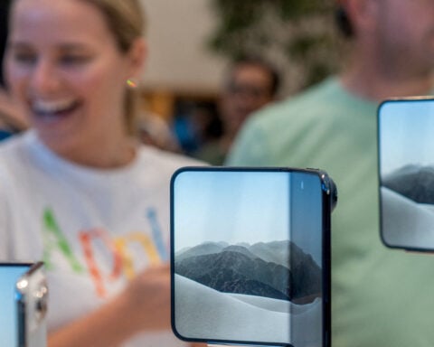 Apple says it will replace iPhone Duo units showing screen problems