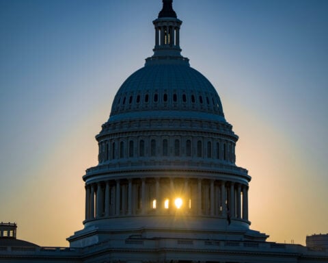 Illinois man charged with mailing white powder to members of Congress