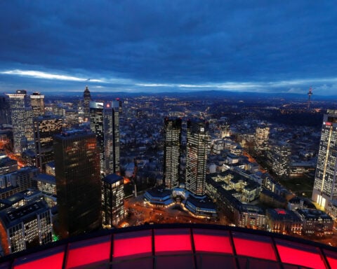 Euro zone lending holds up even as banks tighten access