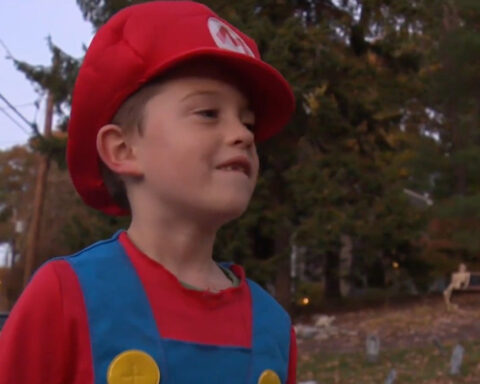 Massachusetts school replaces Halloween parade with spirit day and costume ban: "It's kind of sad"