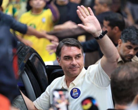Senator Flávio Bolsonaro heads to US following Brazil election loss