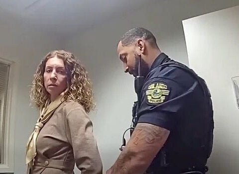 Florida mom arrested at airport for leaving 4 kids home alone during work trip to Vegas