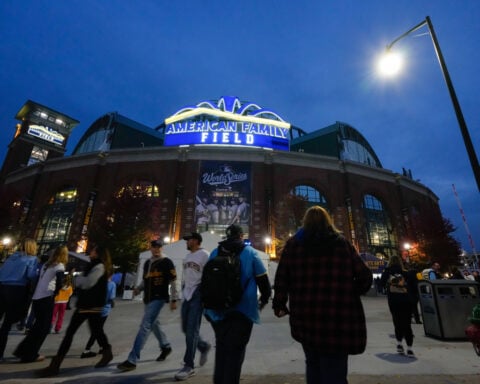 Brewers fans at the Trop have to wait to celebrate the franchise's first World Series title