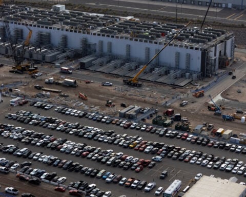 Nevada unions, politicians caught between AI job creation and destruction