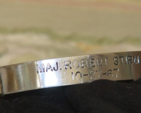 Prisoner of war bracelet returned to daughter photographed in "Burst of Joy"