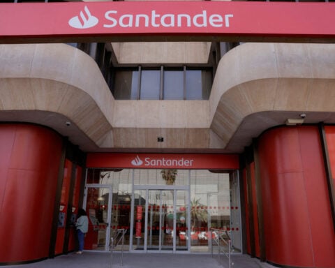 European banks beat profit forecasts, Brazil overshadows Santander 