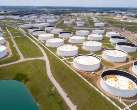 US crude and distillate inventories fall, gasoline stocks rise, EIA says