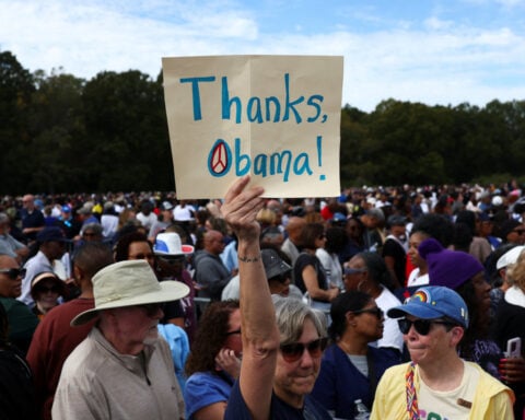 Trump, Obama pound campaign trail in closing week of US midterm election
