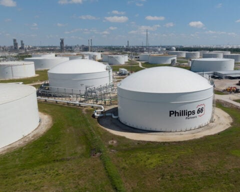 Phillips 66 posts record quarterly profit on refining strength