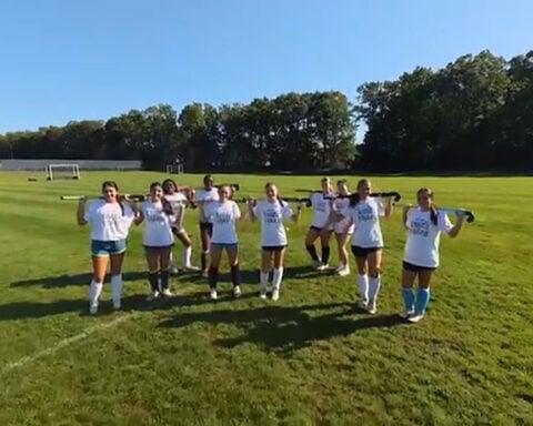5 sets of sisters make field hockey team feel like family