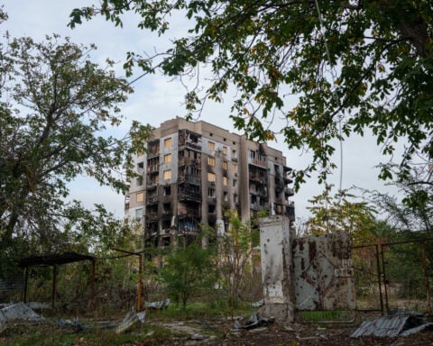 Aid mission set to enter Oleshky as a localized Russia-Ukraine truce holds for a third day