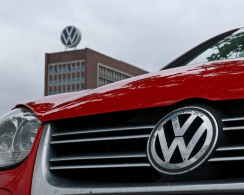 Volkswagen slumps deeper into the red on Porsche writedown