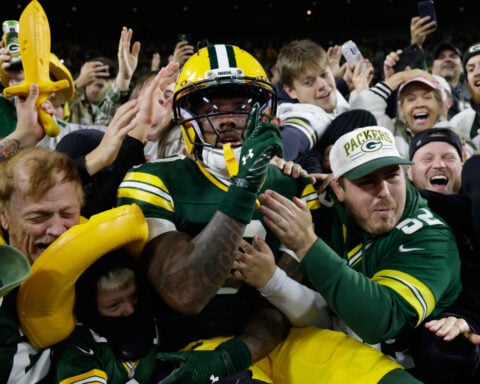 Love throws 3 TD passes as the Packers beat the Panthers 27-19