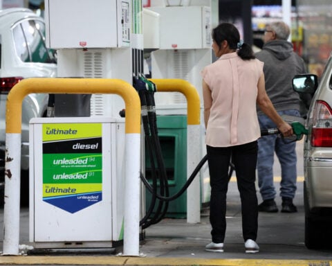 BP beats forecasts with record profit, targets early settling of Deepwater Horizon bill