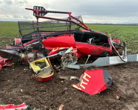 3 killed in helicopter collision that shut down part of an Oregon highway