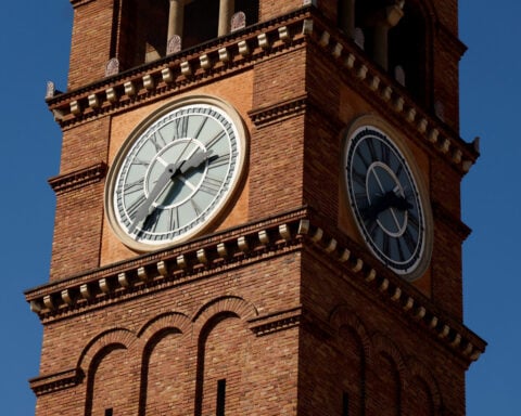 US to return to standard time Sunday as lawmakers rebuff Trump push