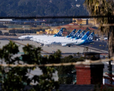 Alaska Air to cut about 200 jobs as fuel shock squeezes earnings
