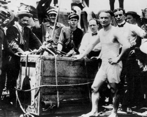 Houdini’s centennial spotlight: A newly published essay and a fresh fight over when and how he died