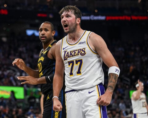 Stephen Curry scores 31 points and outduels Luka Doncic as Warriors come back to beat Lakers 112-95